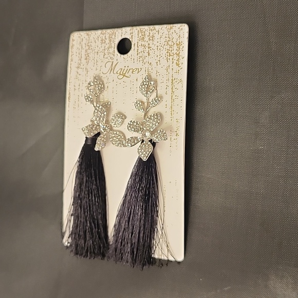 BRAND NEW MAYREW FLOWER RHINESTONE TASSEL DECOR EARRINGS - Picture 6 of 10
